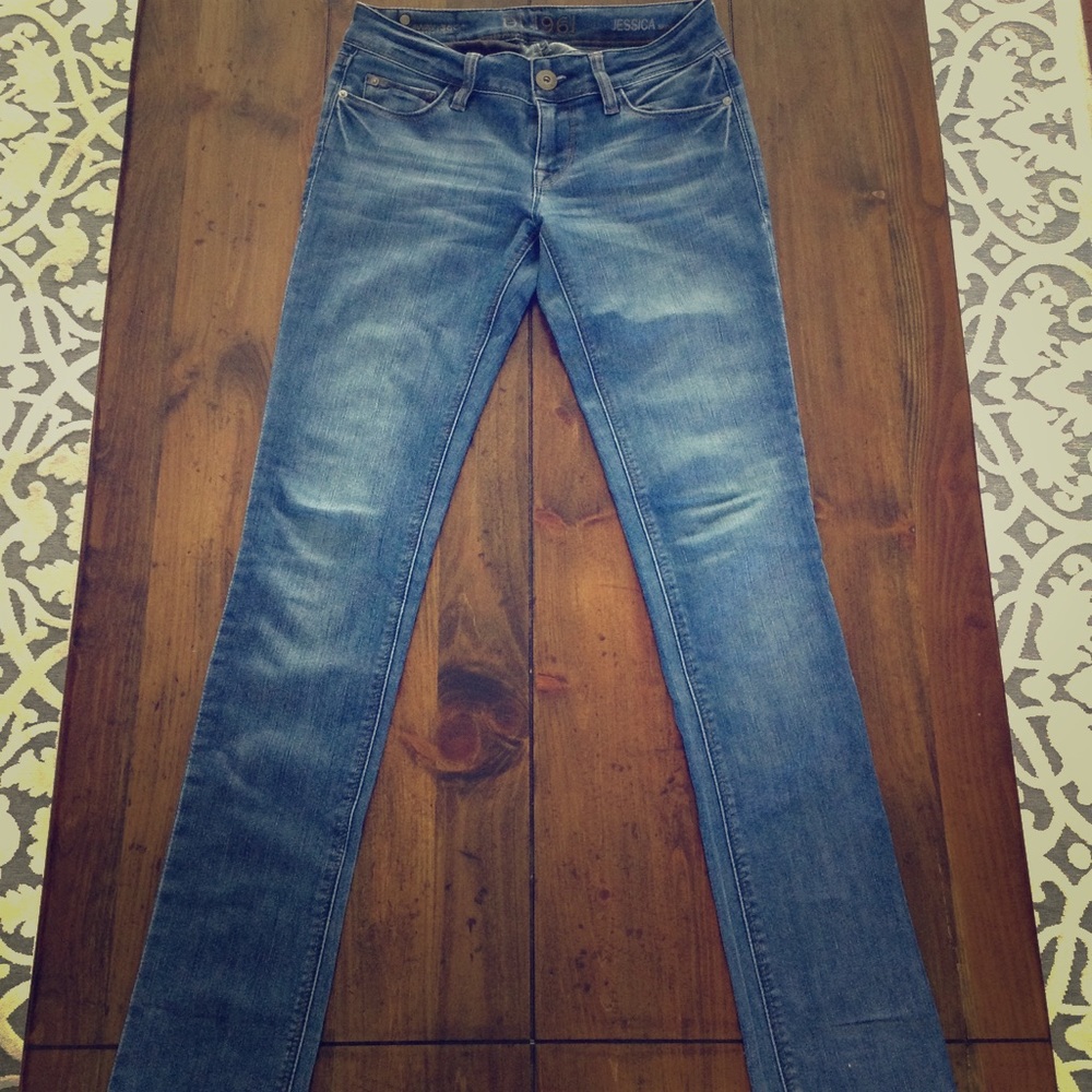 DL1961 Skinny Jean - Medium Wash GREAT FIT